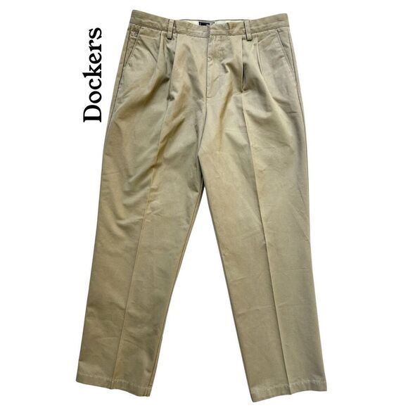 Dockers D4 SZ 36x32 Relaxed Fit Pleated Tan Khaki Pants - Picture 1 of 10